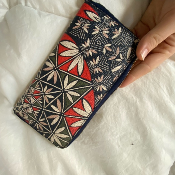 Tory Burch Floral Wallet - Picture 3 of 3